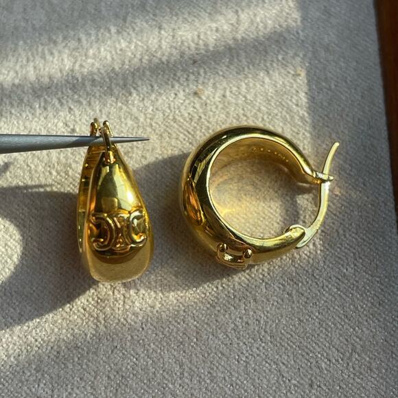 Celine gold small hoop earring - Picture 4 of 5